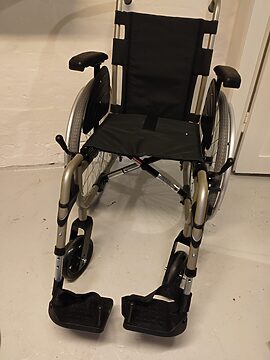 let sammenklappelig kørestol