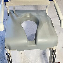 Blødt sæde til Aquatec toiletstol fra Invacare