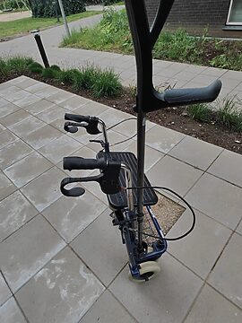 brugt rollator med stokkeholder