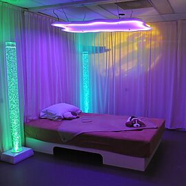 vandseng med sansestimulation sælges