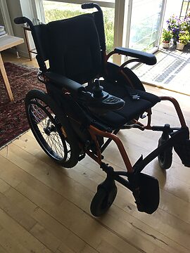 helt ny elektrisk kørestol halv pris