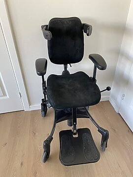 Velastol med fodplade og sædedrej