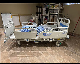 næsten ny plejeseng med høj funktionalitet