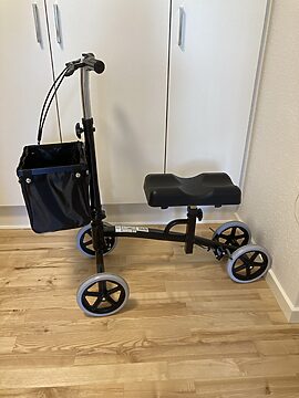 smart rollator med knæstøtte