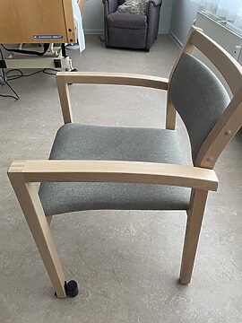 Seniorvenlig spisebordsstol, brugt