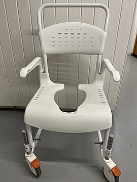 toilet og badestol næsten som ny