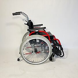 Fin brugt junior letvægtskørestol