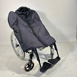 Poncho til kørestolsbruger