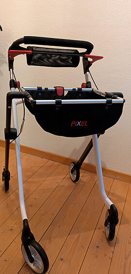 letvægts indendørs rollator næsten som ny