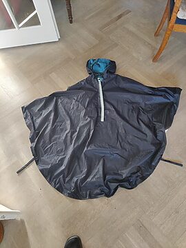 Regnslag til kørestolsbruger - næsten som nyt