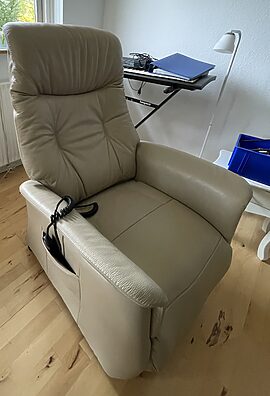 brugt Hjort Knudsen stol med elektriske funktioner